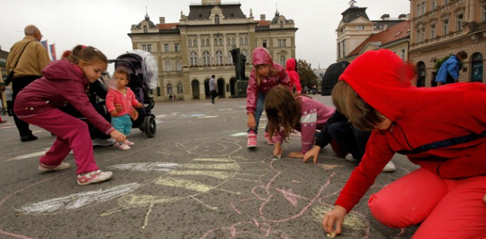 „ДЕЦО МОЈА СВЕКОЛИКА, ПОЧУВАЈТЕ СВОГ ЈЕЗИКА!“: У среду почињу јубиларне Змајеве дечије игре