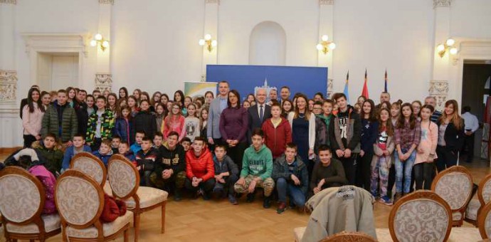 СРЦЕМ ЗА ОСМЕХ ДЕТЕТА: Деца са Косова и Метохије у посети Новом Саду