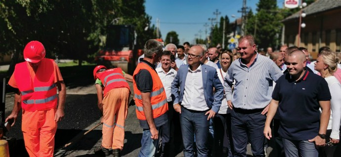 ВУЧЕВИЋ: У више делова Новог Сада су у току обнове регионалних путева