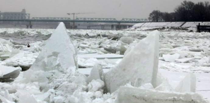 ЛЕДОЛОМЦИ У СРБИЈИ: Молба Мађарској за разбијање леда до Београда